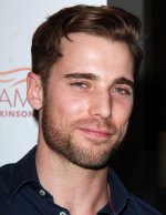 Dustin Milligan 08.jpg