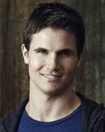 Robbie Amell 06.jpg